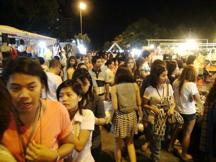 ถนนคนเดินบางแสน Bangsaen Walking Street